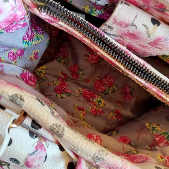 🌺 LIKE NEW Betsey Johnson Floral Polka Dot Shoulder/Crossbody Bag - Picture 14 of 16